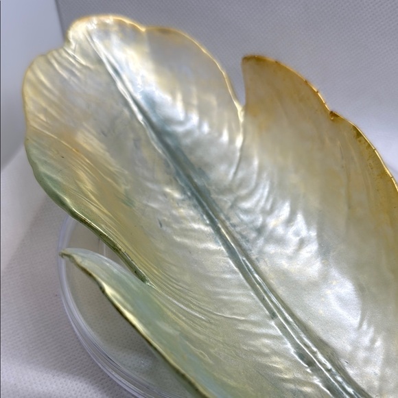 Elegant Gold and Silver Feather Resin Accent - Picture 5 of 12